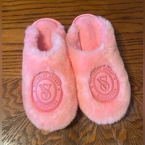 Victoria's Secret Women’s Closed-toe Pink Faux Fur Slippers Size M(7/8) NWOT